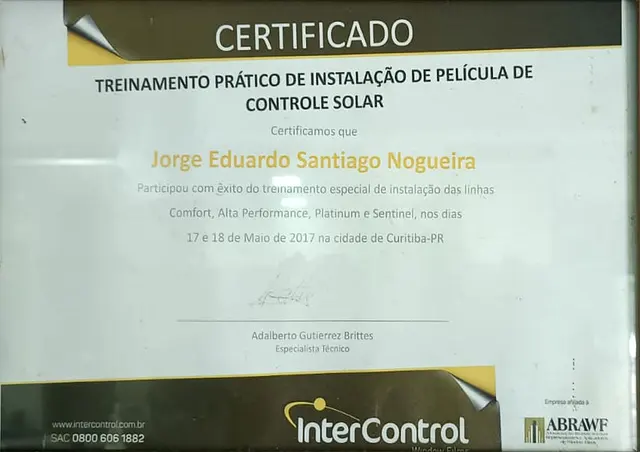 Certificado: Treinamento prático de instalação de película de controle solar – InterControl, Curitiba-PR (2017)