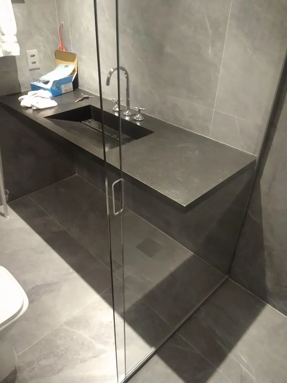 Instalação de box de banheiro