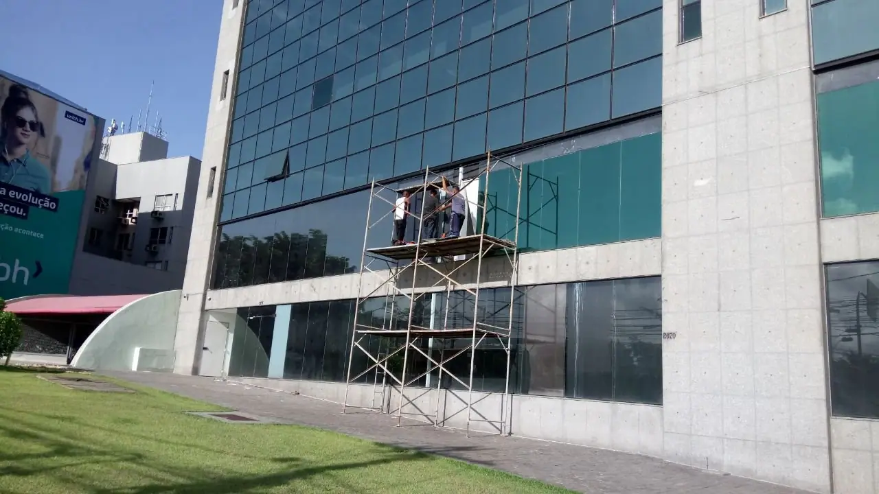 Película Espelhada – Redução de Calor – Fachada de Vidro