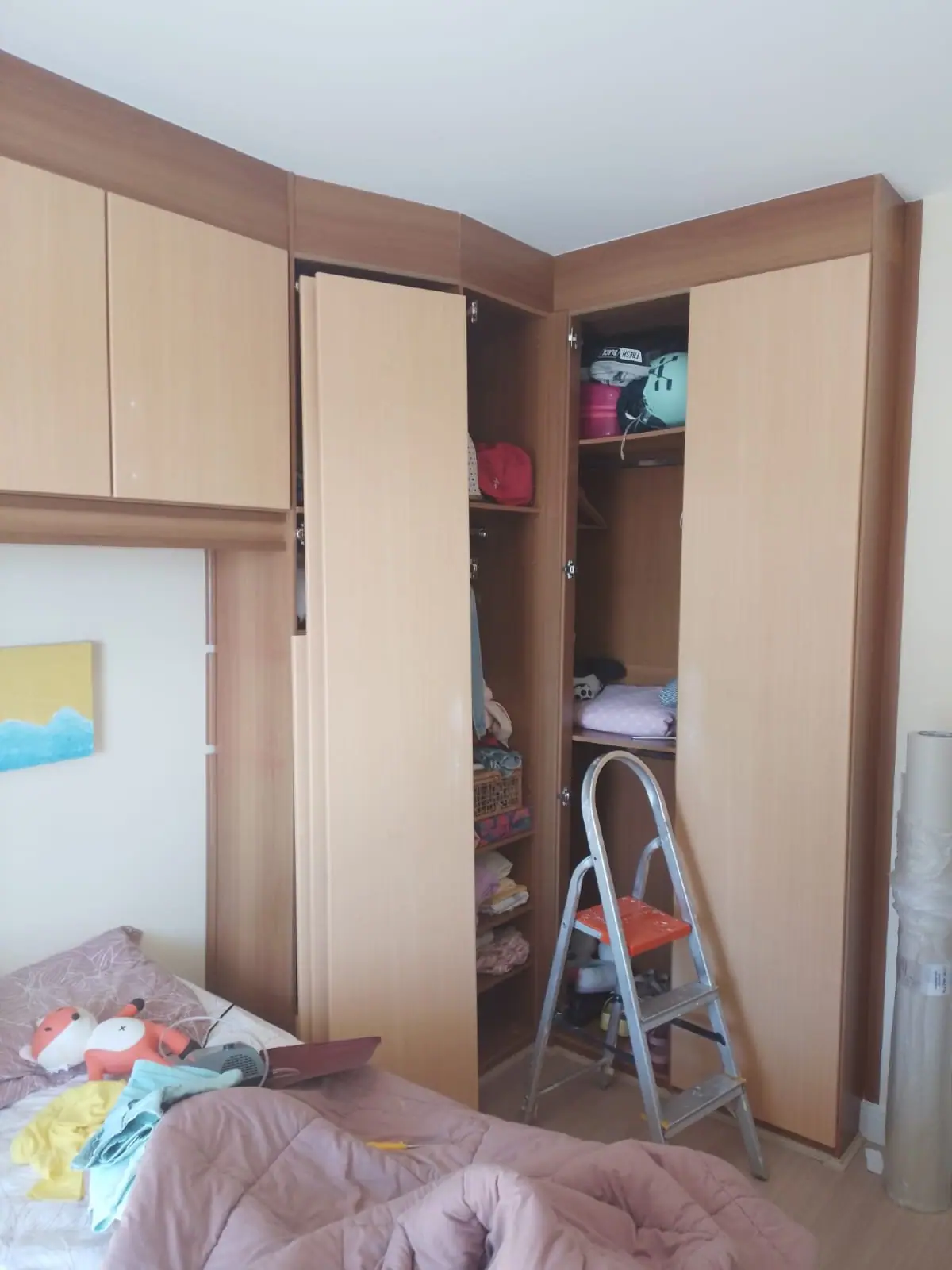 Envelopamento de armário do quarto
