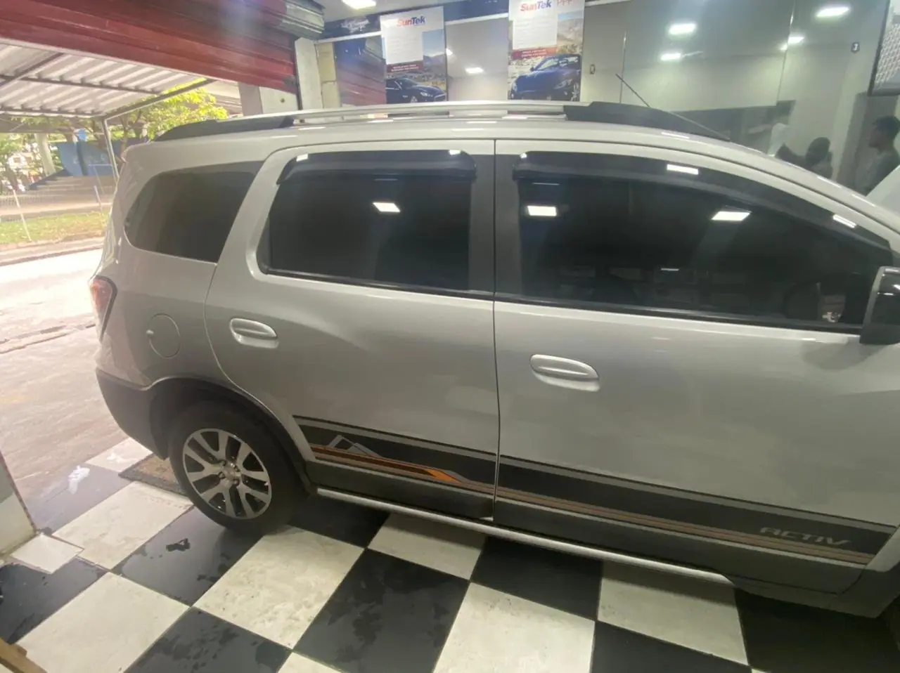 Insulfilm Automotivo: trabalho com película
